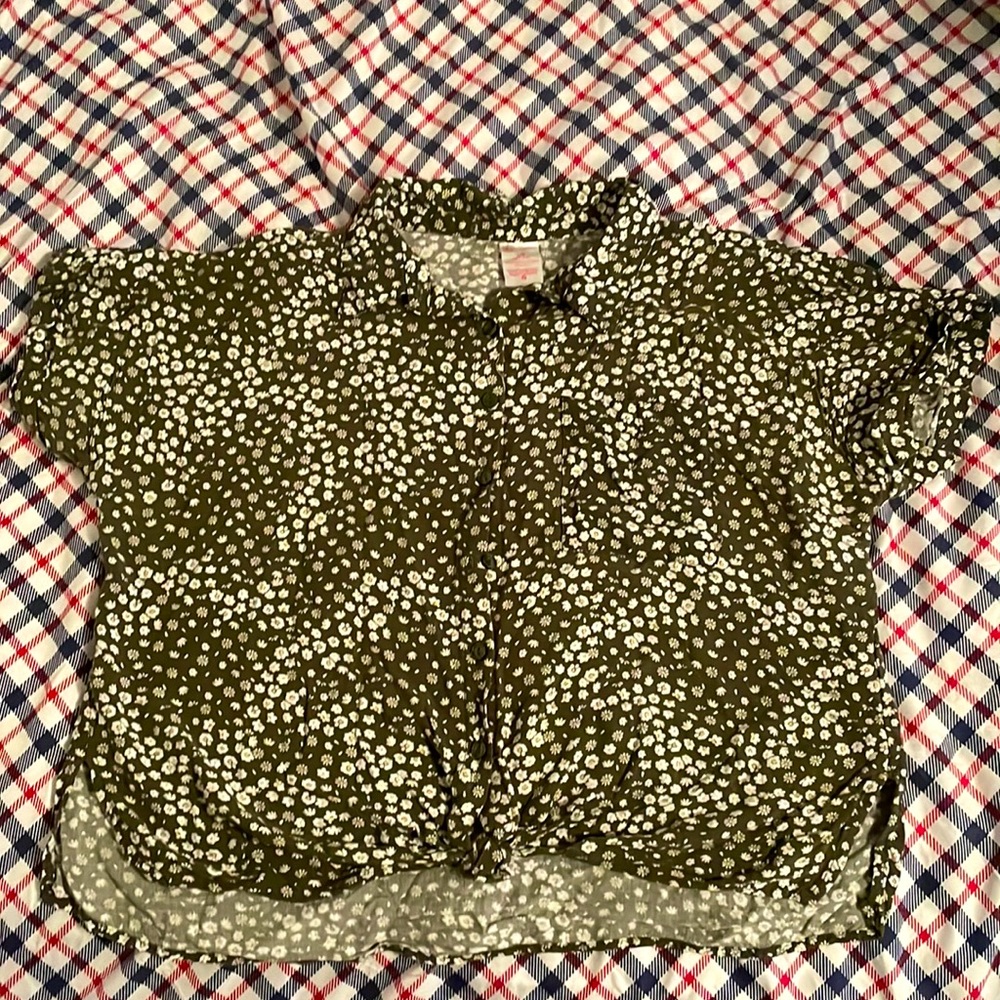 small slits at the side and the front is knotted buttons are adjustable